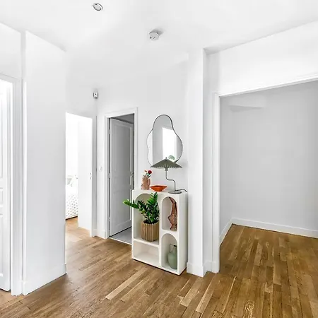 Marais - Montmorency 2bdr By B'your Apartment Paris