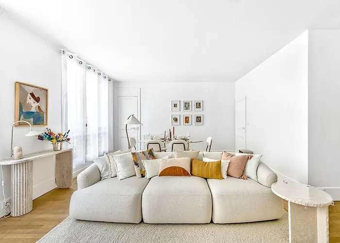 Marais - Montmorency 2bdr By B'your