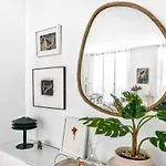 Marais - Montmorency 2bdr By B'your Apartment