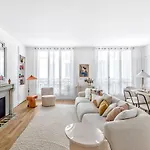 Marais - Montmorency 2bdr By B'your *